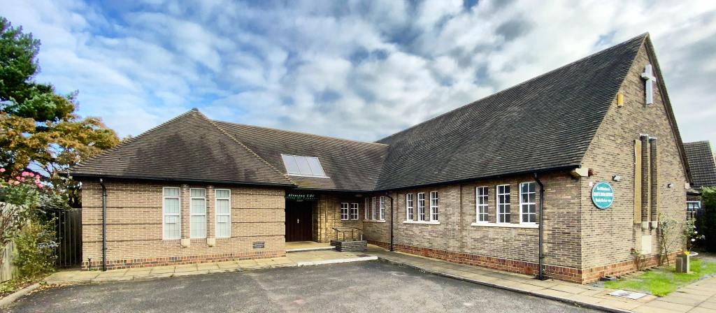Built by Naylor, Sale and Widdows. A simple but pleasing structure, built I think in the 1930s and contrasting with the broadly contemporaneous - but very different - Broadway Baptist and St Marks churches (photos to follow).